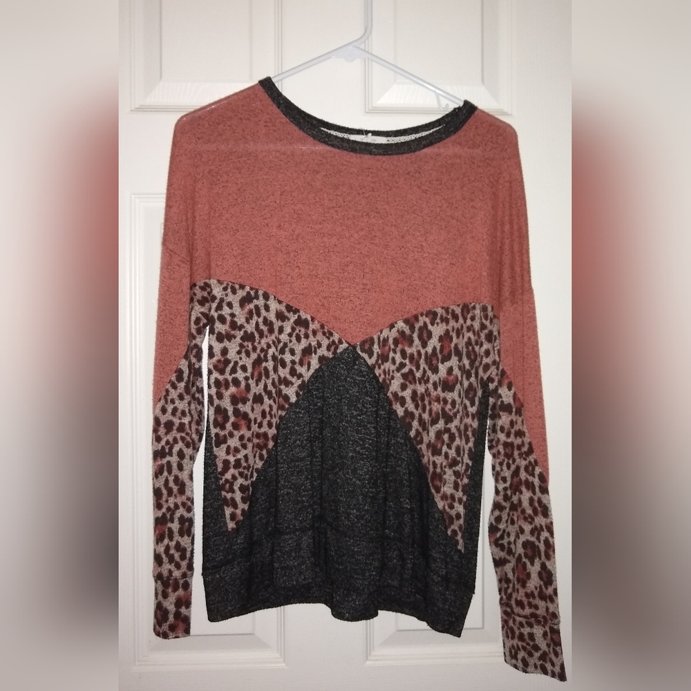 Maurices Crew Neck Long Sleeve Sweater Leopard & Orange Size Medium
